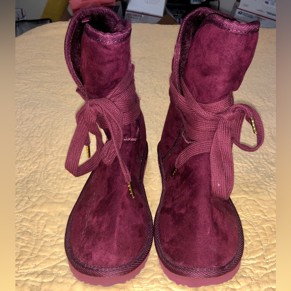 Old Navy Fur Lined Boots โค๏ธ๐ - Picture 4 of 12